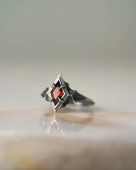 Omne // Garnet // 8