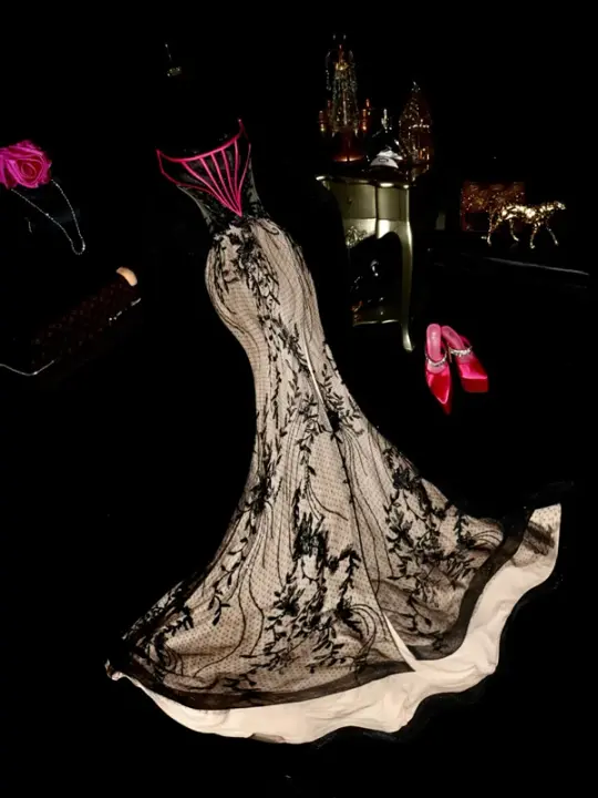 Black lace strapless fitted waist bodycon sexy long ball gown R6415