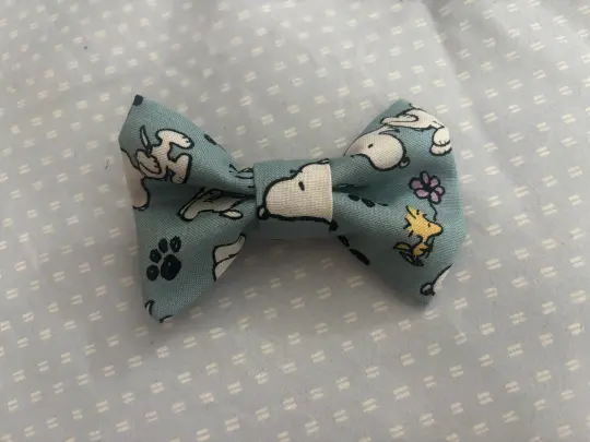 Beagle and Bird Mini Bow