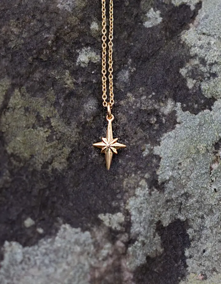 Collier pendentif 'Northern Star' doré Goldfill Rhodié