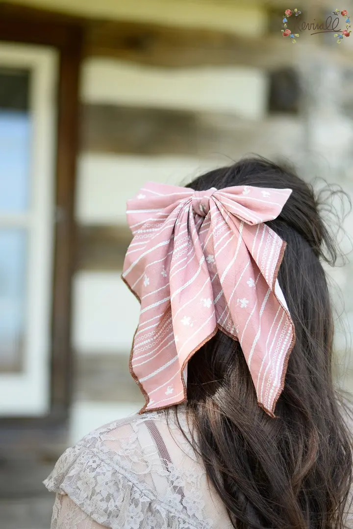 Scrap Fabric Hair Bow-in Rouge