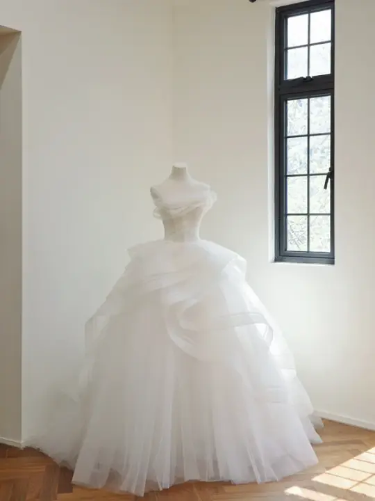White strapless, fitted waist, full skirt, long ball gown, bridal dress R8508