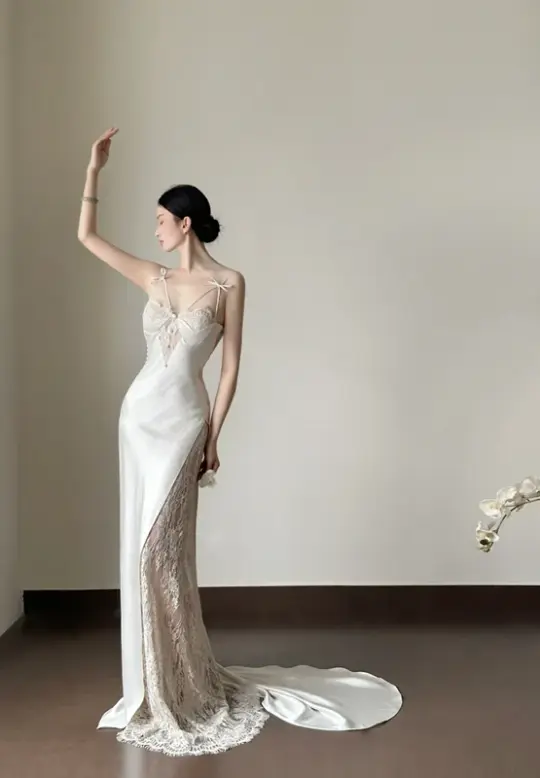 White spaghetti-strap cutout waist-cinched slim-fit backless sexy long prom gown R8010