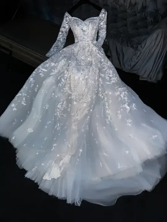 White lace square neckline fitted waist long ball gown/bridal dress R8800