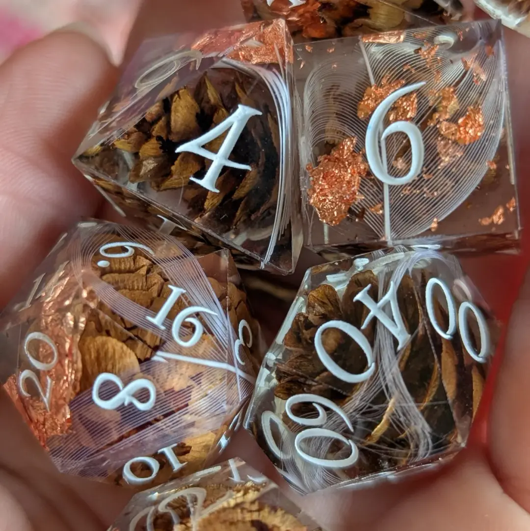 Pinecone and Feather Wisp Dice Set – 7-Piece Nature Inclusion DnD Dice | Fennek & Finch