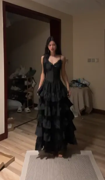 Black halter-neck fitted tiered skirt ball gown R8068