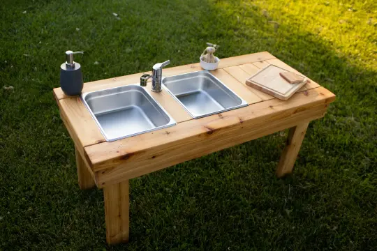 Simple Mud Kitchen (no shelf)