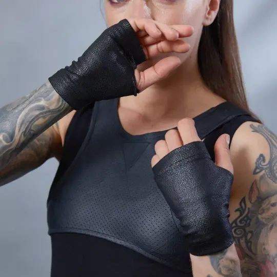 WRP Short faux leather gloves