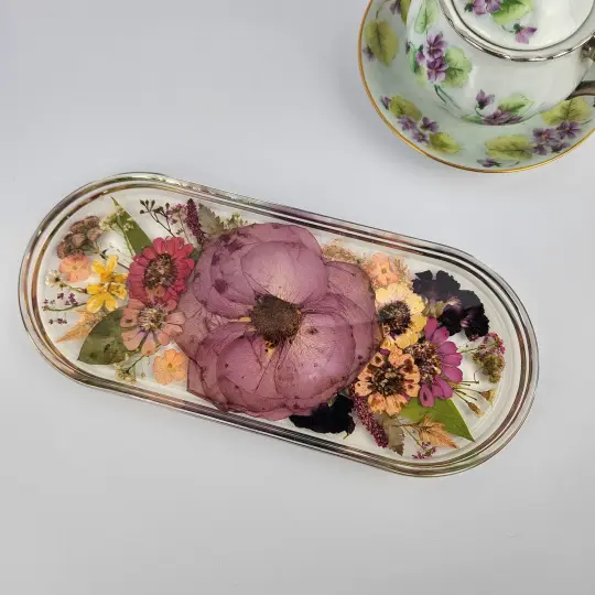Real Flower Resin Trinket Tray | Handmade Jewelry Dish | floral ring holder