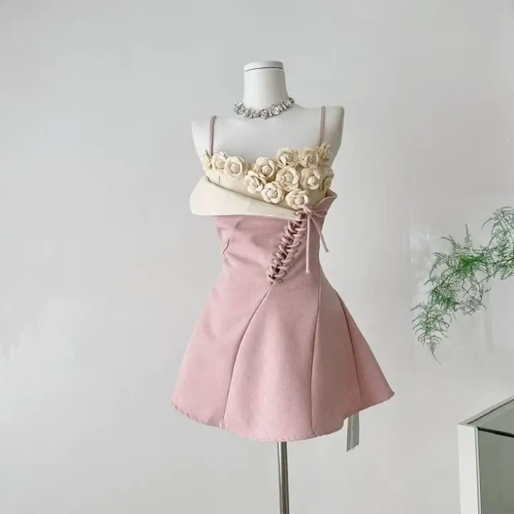 Pink short skirt with suspenders and a three-dimensional flower neckline, slim waist and short skirt for homecoming dress R4093