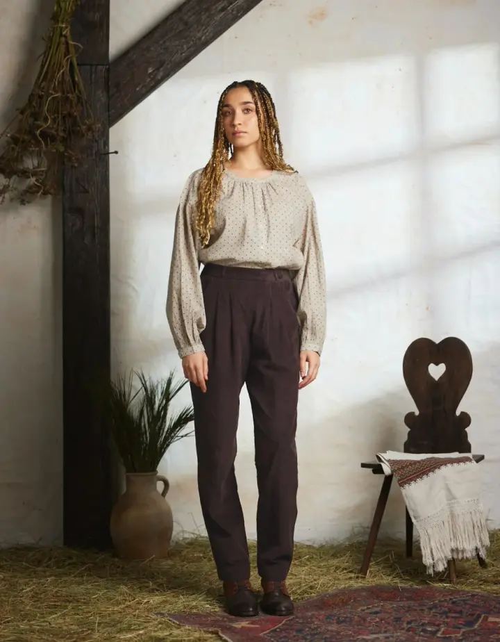 Pantalon 'Yana' en velours côtelé châtaigne