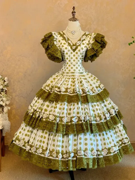 Retro Green Prom Dress with a Fitted Waist, Slim Fit and Tiered Skirt; Bridal Gown R7311