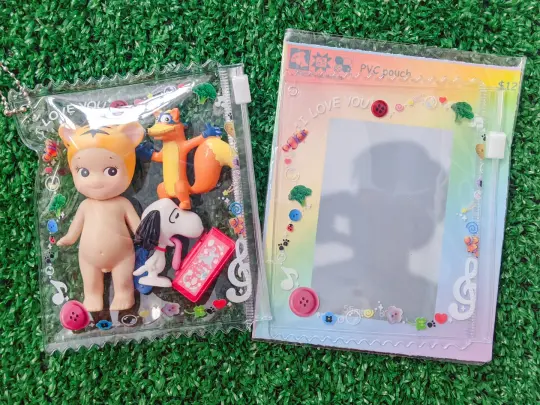 cluttered clover pvc pouch keychain