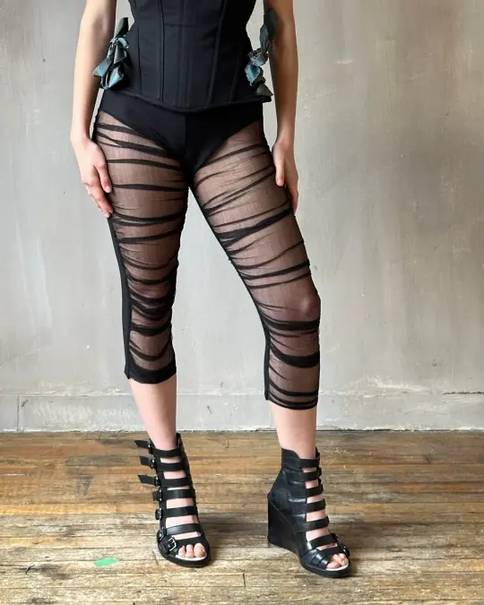 Sample Sale: Chaos-Gathered Capri Leggings (Size I)
