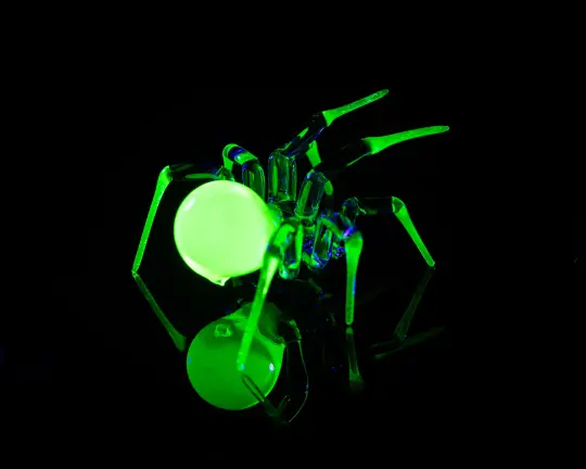 Green Blue Uranium Glass Spider Figurine – Miniature Insect – Sci-Fi Glow in the Dark Sculpture – Handmade Lampwork