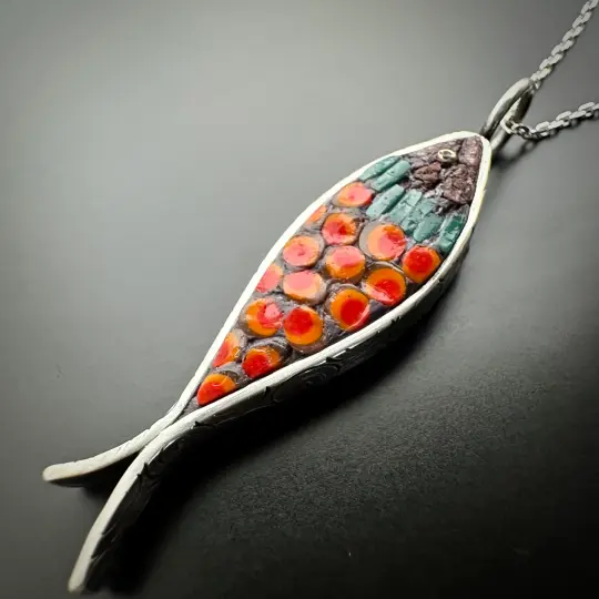 Reversible Fish with Swirl Texture Bezel
