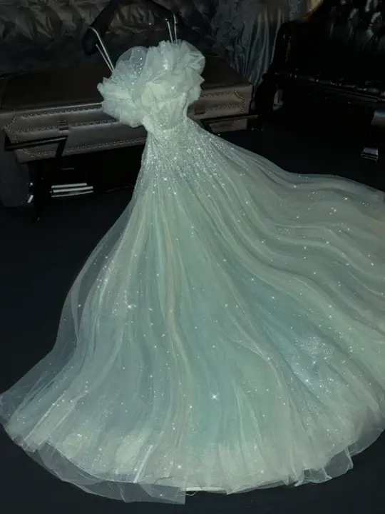 Light green halter-neck, fitted waist, full skirt, long ball gown R8770