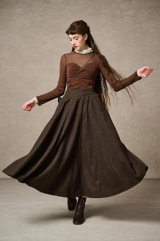 The Soft Lawn 12 | Midi Wool Skirt