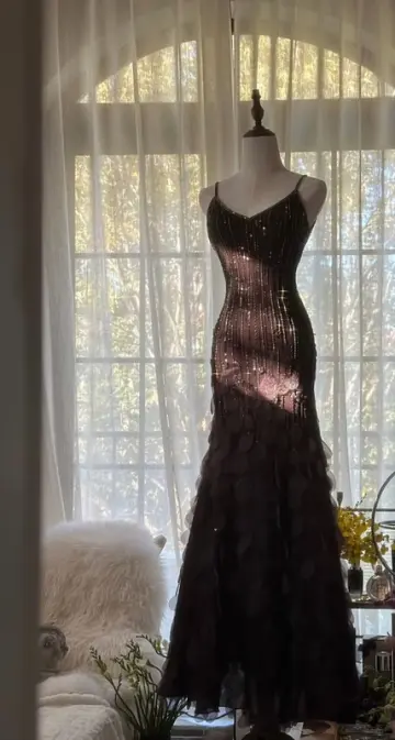 Black halter-neck fitted bodycon long ball gown R6543