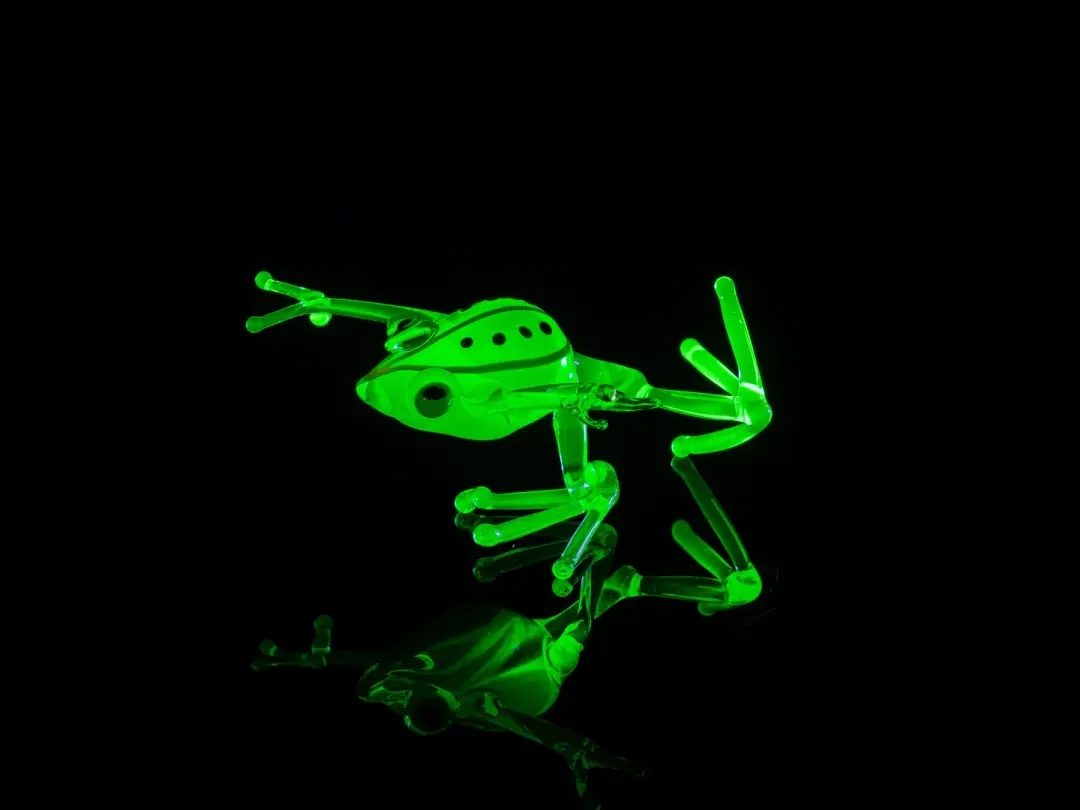 Glow in the Dark Uranium Glass Frog Figurine – Miniature Green Toad – Lampwork Art – Glowing Gift