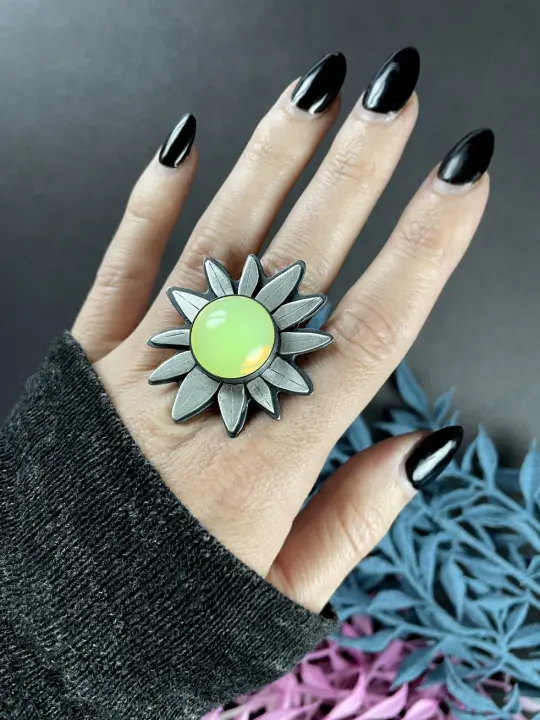Uranium Glass Flower Ring - Size 8