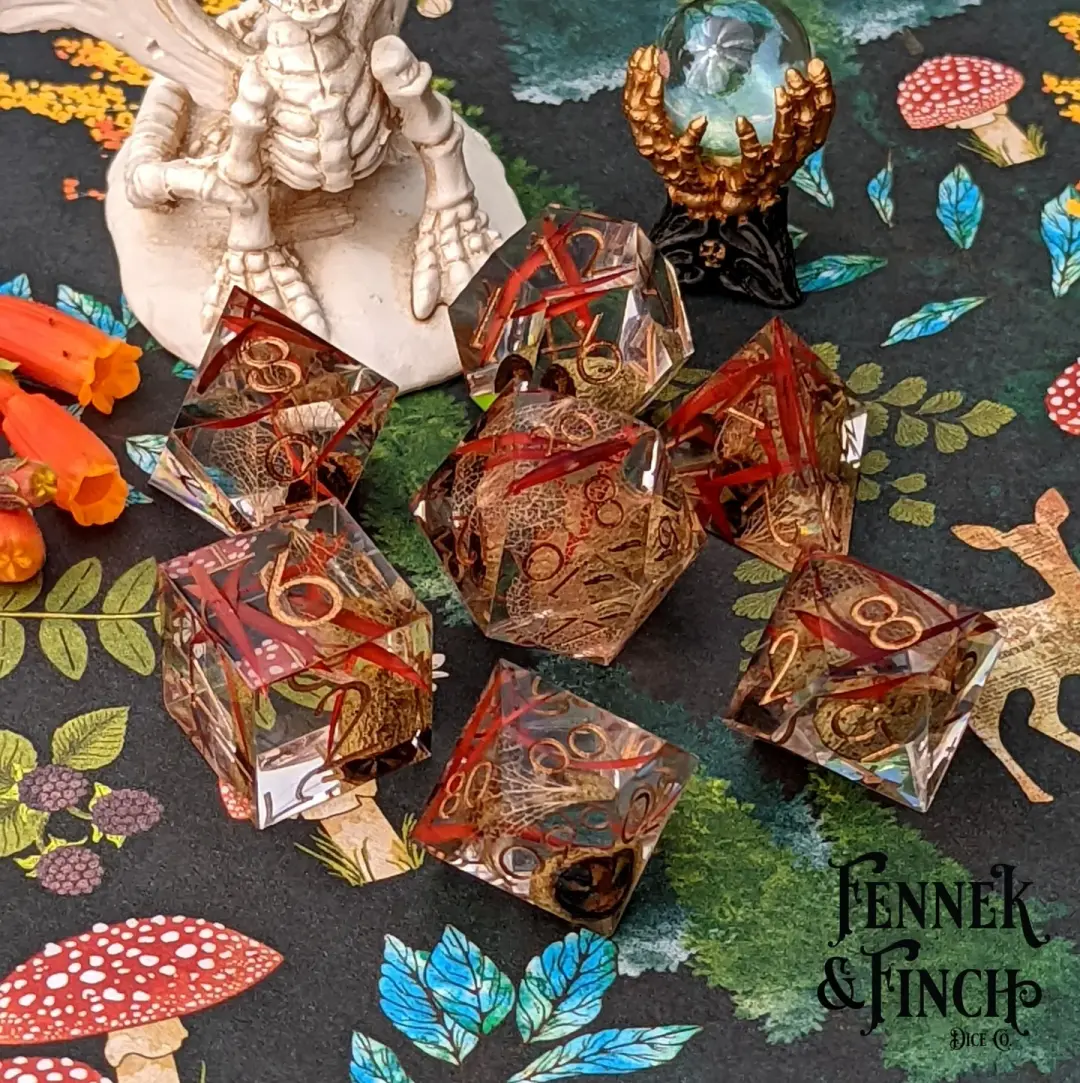Eucalyptus Sharp Edge DnD Dice Set – 7-Piece with Real Botanicals | Fennek & Finch