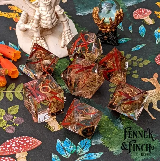 Eucalyptus Sharp Edge DnD Dice Set – 7-Piece with Real Botanicals | Fennek & Finch