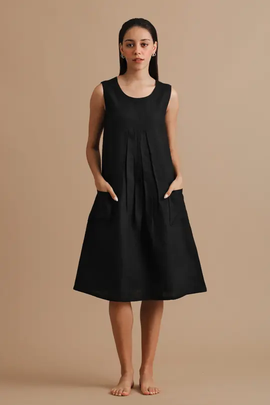 Of course I’m interested – Sleeveless front pleated pocket dress
