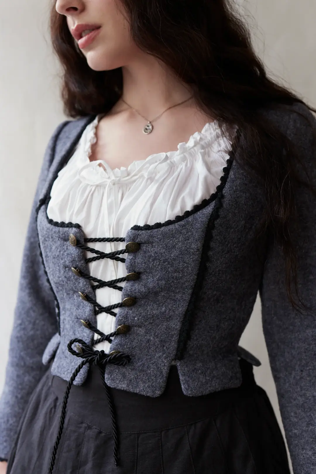 Veste corsetée 'Aneta' en laine grise