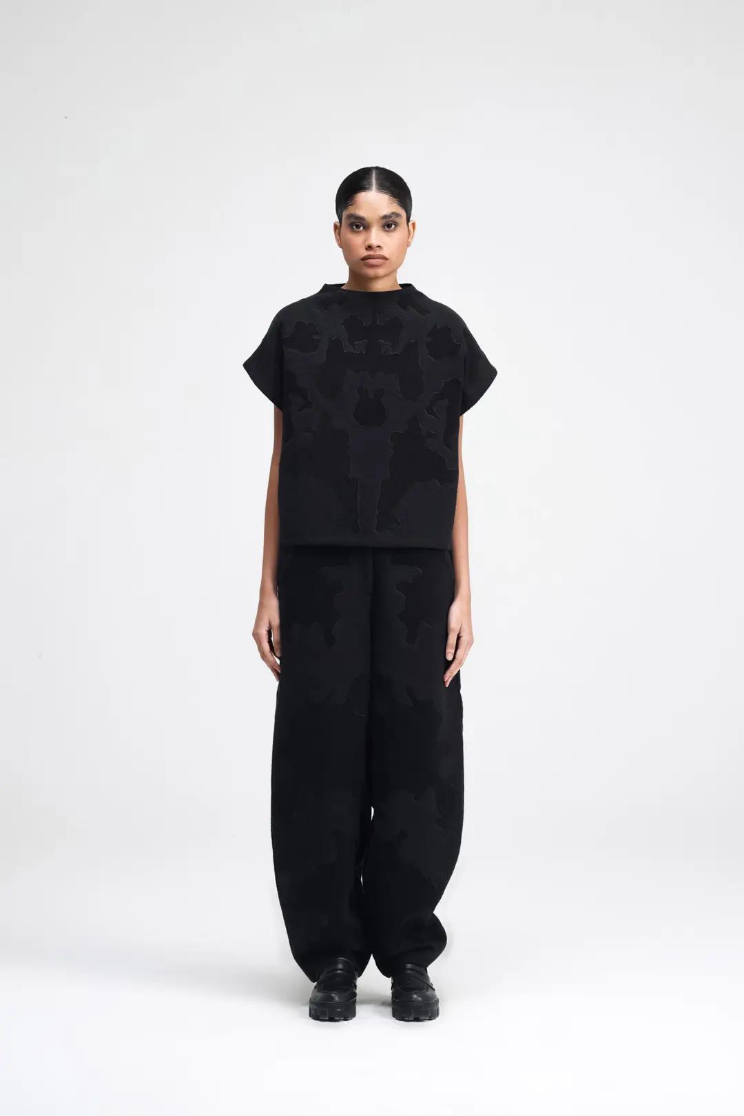 Plume Embroidered Pants