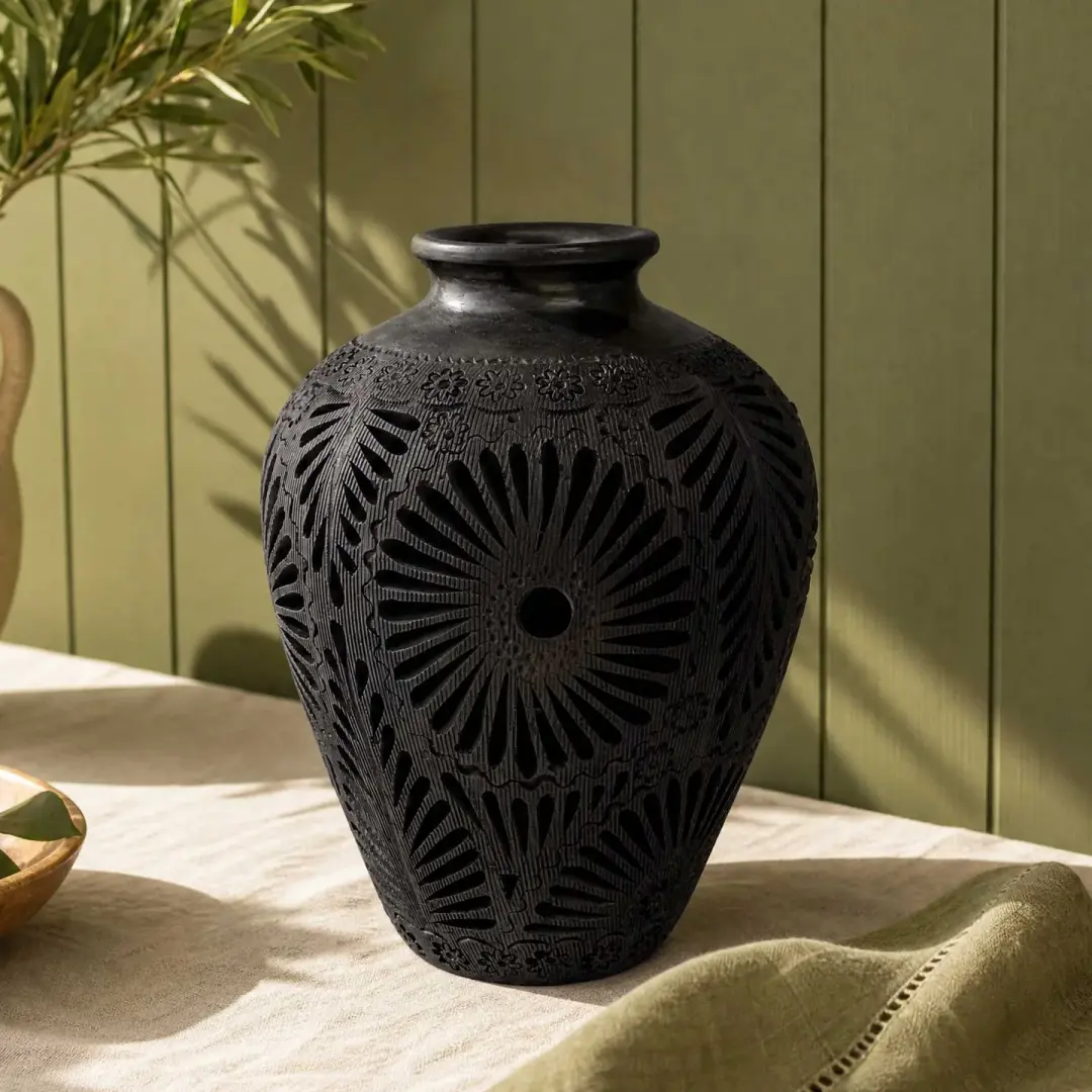 Barro Negro Openwork Solar Vase