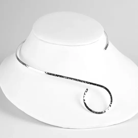 Hammered Swirl Silver Tone Neck Wire