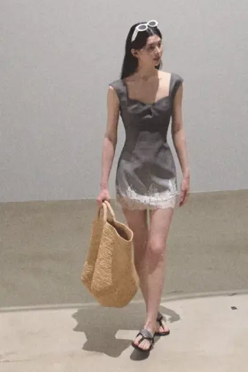 Elegant Short Dress with Lace Detail and Slim Fit for Women R9365