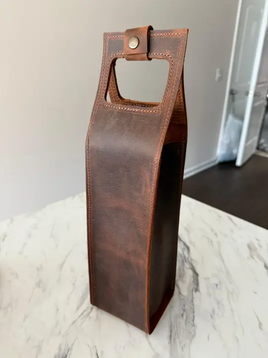 Personalized Leather Wine Bag – Handmade Wine Bottle Carrier