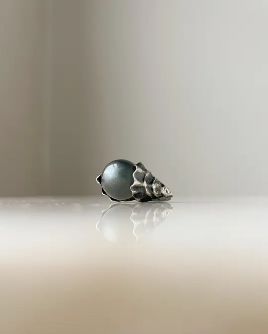 Divers XL // Grey Moonstone // 6.25
