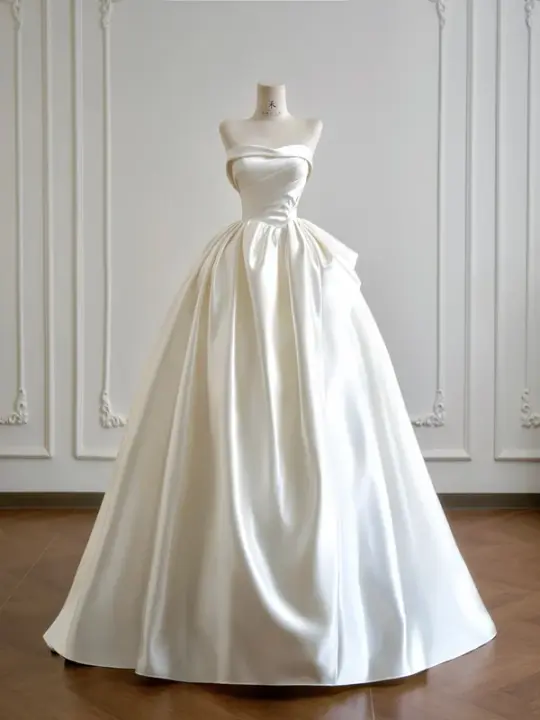 White strapless satin fitted waist ball gown/bridal dress R8165