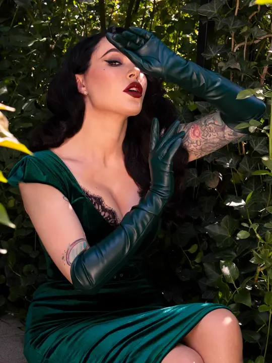 FINAL SALE - Faux Leather Opera Gloves in Hunter Green
