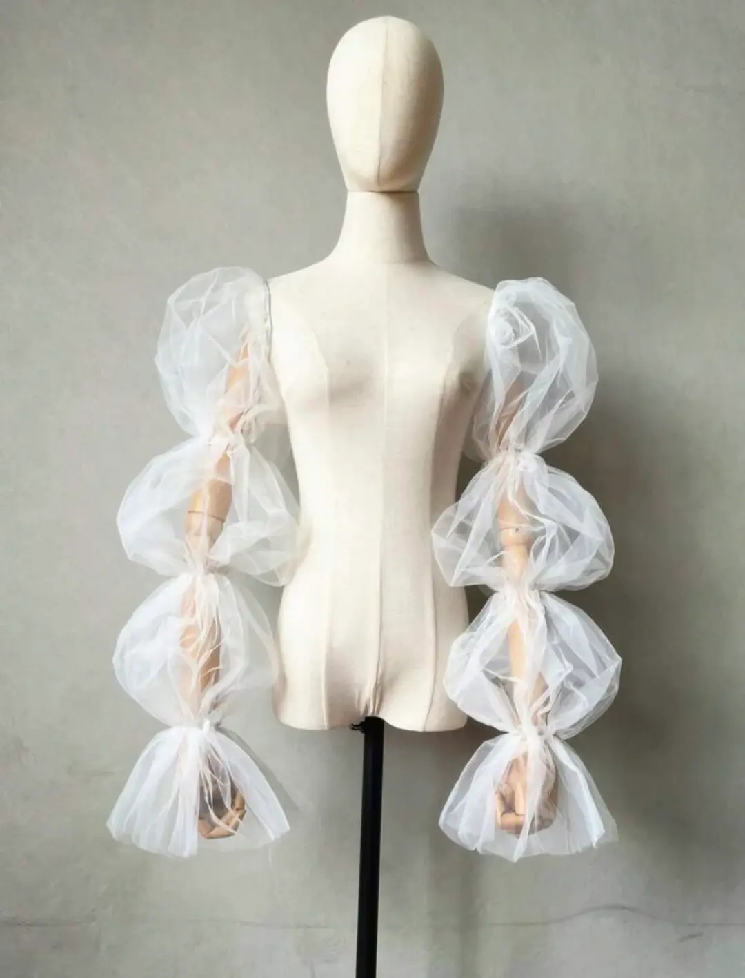 Oversized tulle sleeves
