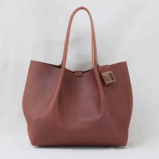 Pinch Tote small in brown