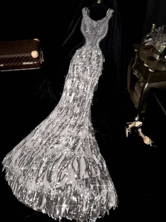 Silver tank top with cinched waist, elegant long ball gown R7023