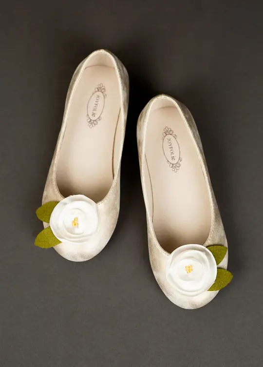 Charlotte Flat in Cream & Gold