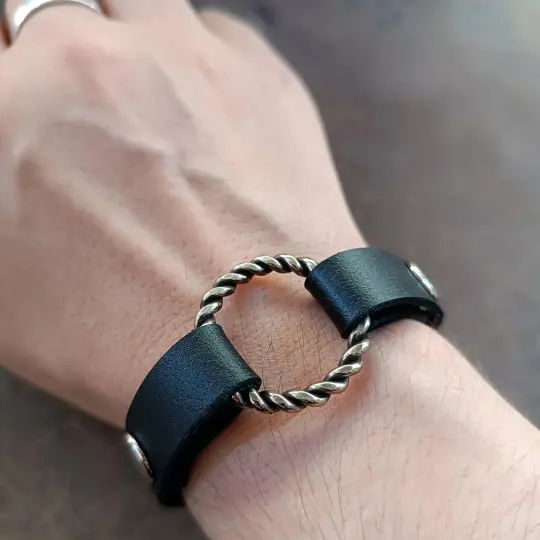 Single-Band Minimalist Ring Holder Bracelet | 1.2 cm