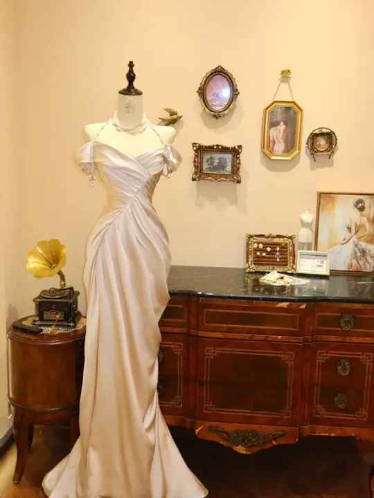 White halter-neck satin fitted waist pleated bodycon long wedding dress R6585