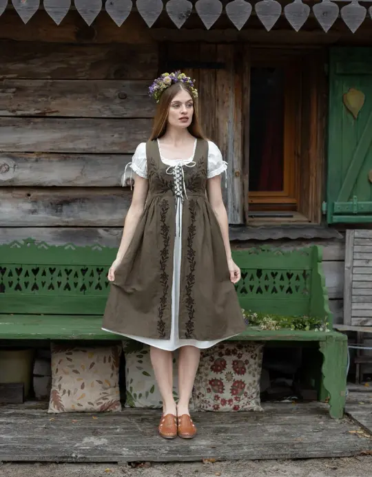 Sur-robe 'Gisela' sarrasin brodée