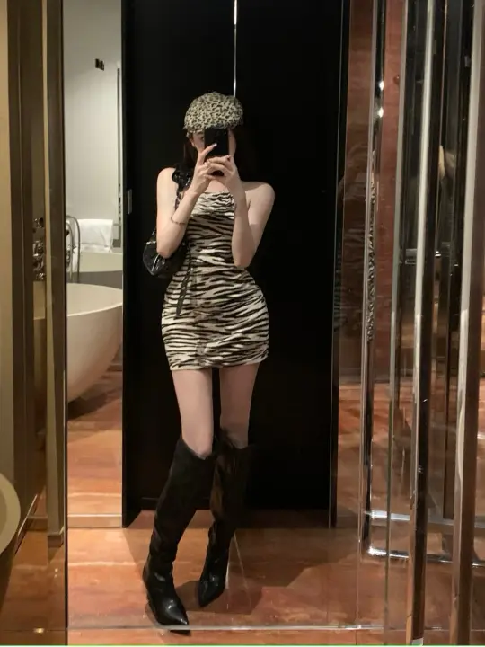 Spring Retro Halter Neck Pleated Backpack Hip-revealing Suspender Dress Women's Short Skirt R3148