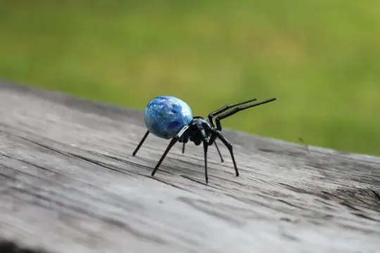 Miniature Blue Spider Figurine – Murano Glass Sculpture For Gifts