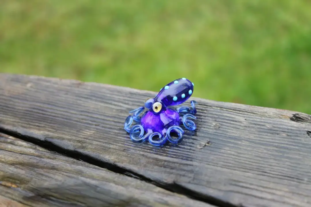 Deep Blue Artistic Miniature Handmade Handmade Blue Glass Octopus Figurine With Dots Sea Decor