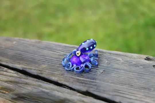 Deep Blue Artistic Miniature Handmade Handmade Blue Glass Octopus Figurine With Dots Sea Decor