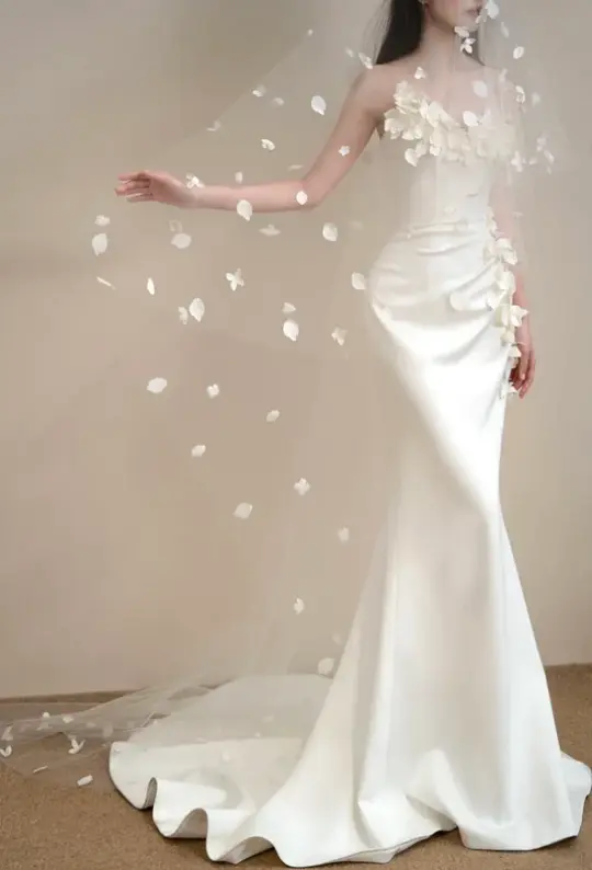 White strapless ball gown with 3D floral neckline, fitted waist and hip-hugging bodycon dress, wedding dress R8062
