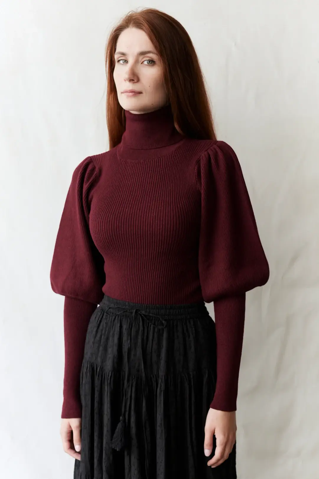 Pull col roulé 'Ariana' en coton et cachemire avec manches gigot bordeaux